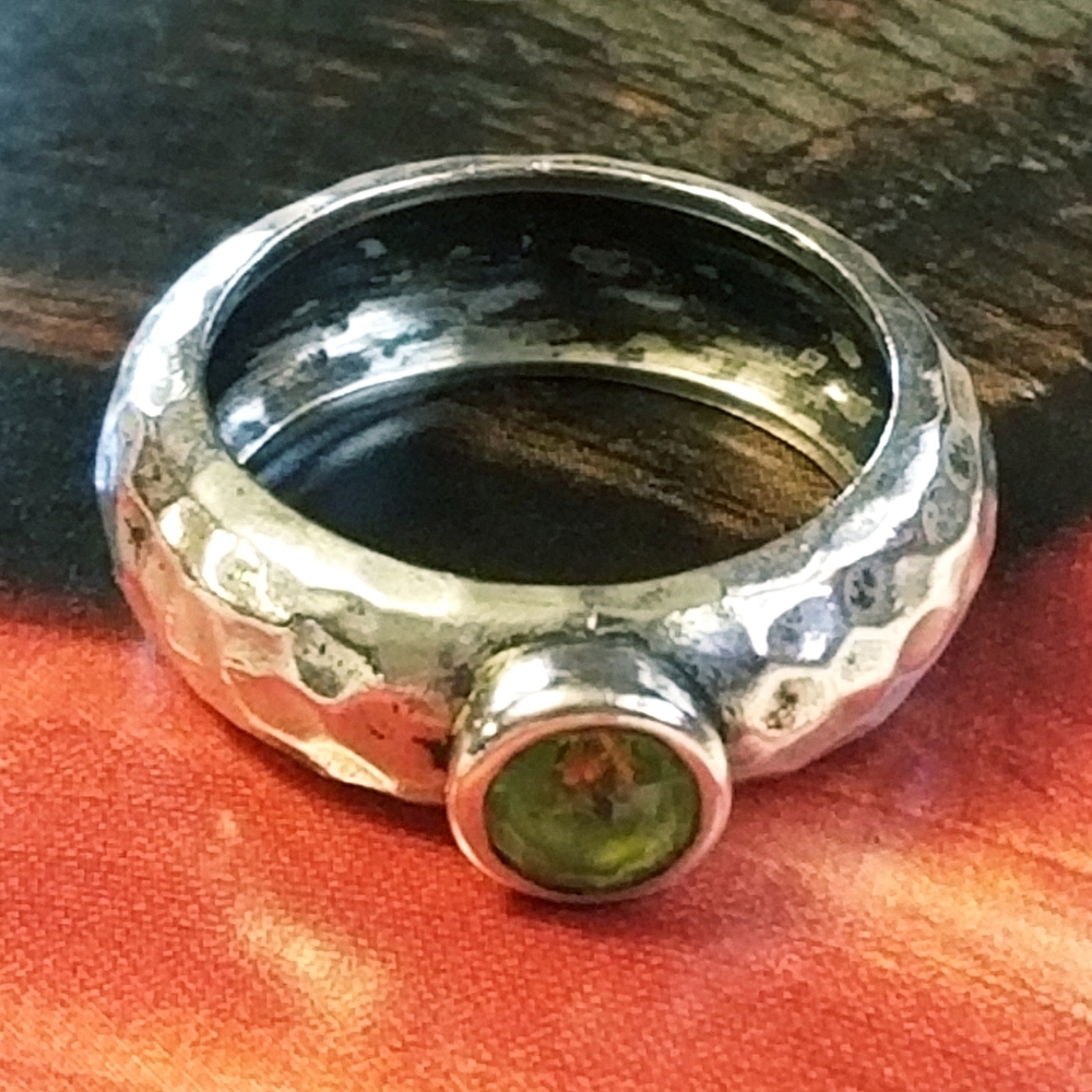 RARE Silpada Sterling Silver & Peridot Ring
